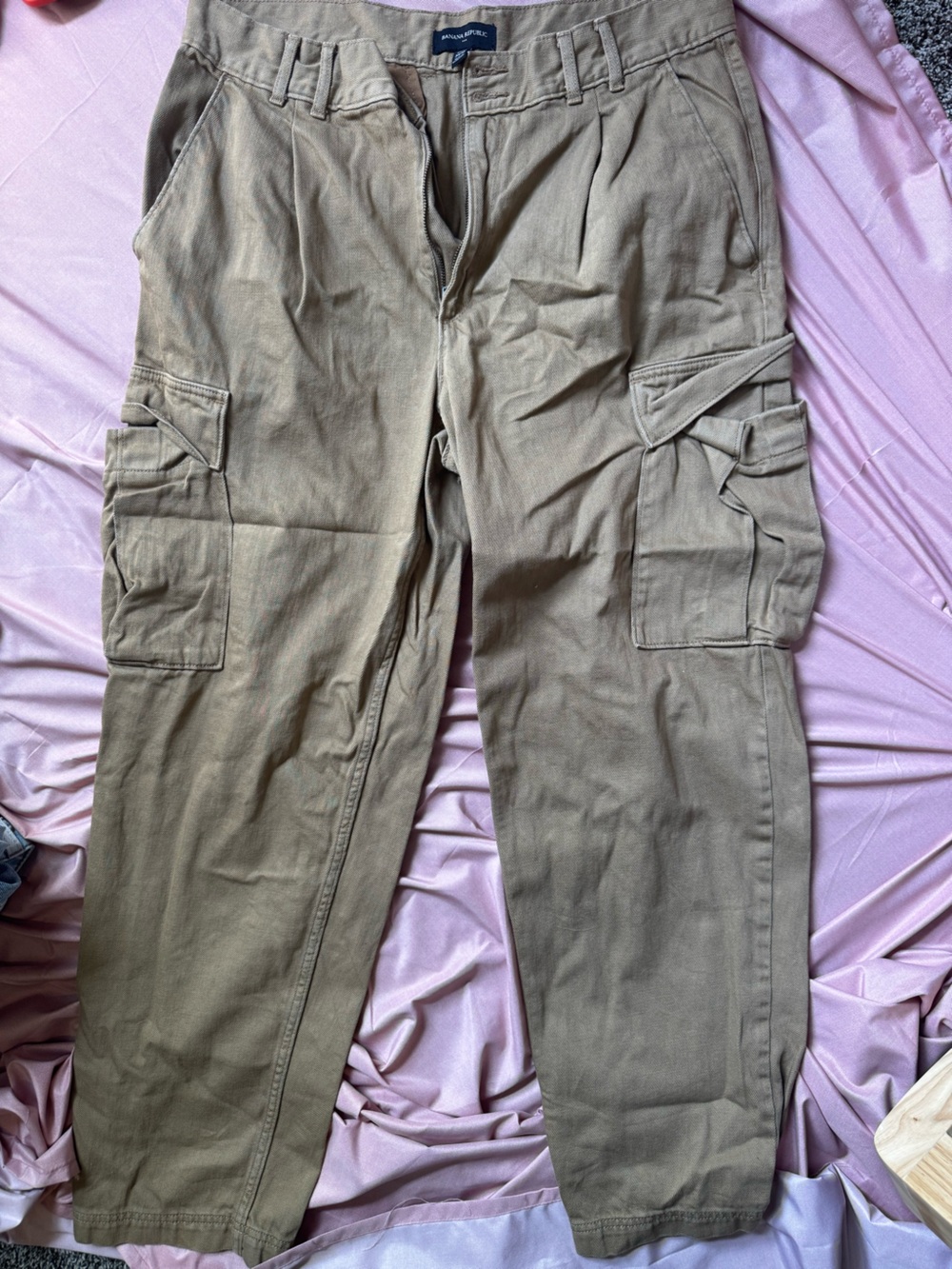 Banana Republic Women's Cargo Pants in Olive/Tan